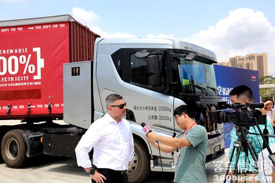 1618306889890143.jpg 3-百威亞太物流副總裁Rodrigues,Rodrigo接受采訪.jpg