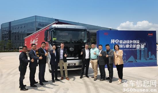 1618306904985287.jpg 5-雙方領導車前合影.jpg