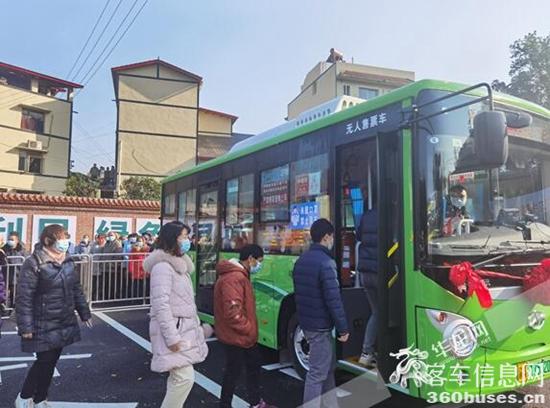 1638150585293845.jpg 1128104724_16379177353801n.jpg