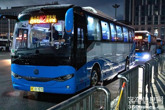 1646818484788100.jpg 排隊出發(fā)的車輛.jpg