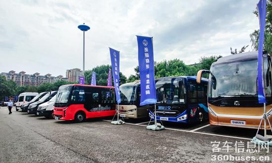 中通客車多款精品亮相活動(dòng)現(xiàn)場(chǎng).jpg