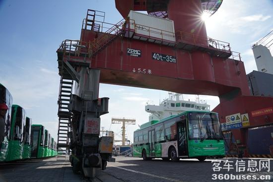 3 金旅天然氣公交車從廈門發(fā)運(yùn)墨西哥.JPG