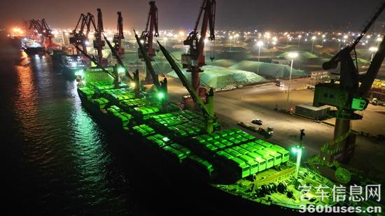 5 金旅天然氣公交車從連云港發(fā)運(yùn)墨西哥.jpg