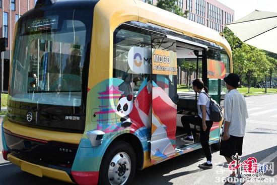 1 金旅馳睿為大運(yùn)會(huì)提供通勤服務(wù).jpg