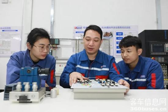 1709782889776999.jpg 6.jpg