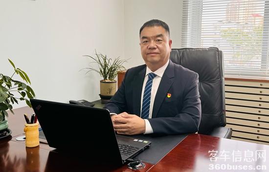 1714962119207887.jpg 3 首汽旅游車公司黨委書記、經(jīng)理金龍.jpg