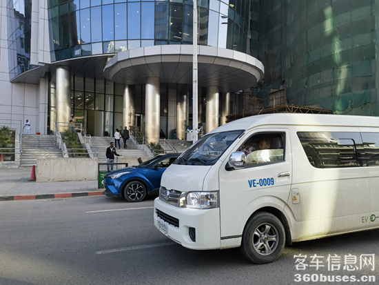 1721700483569264.png 金旅純電動客車在埃塞俄比亞當?shù)剡\營1.png