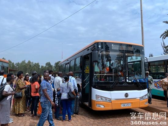 2 金旅客車在非洲.JPG