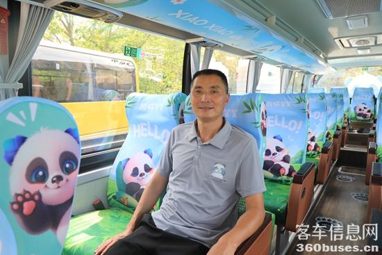 1730422148398156.jpg 成都飛翔車隊負責(zé)人劉強.jpg