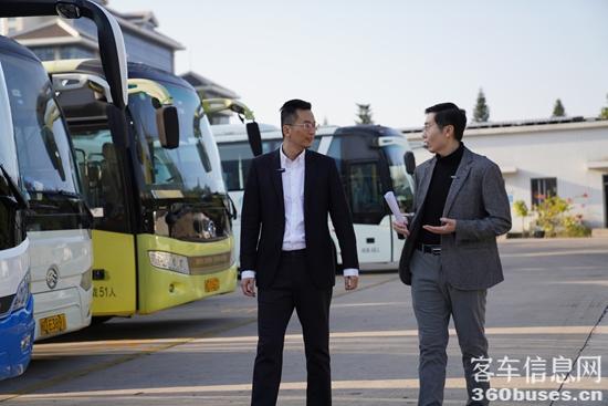 1736991353963388.jpg 金旅客車海外銷售總監(jiān)安敏接受記者采訪.JPG
