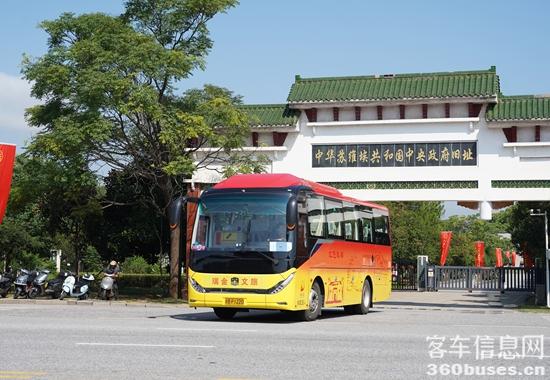 服務(wù)紅色旅游的中通H9旅團(tuán)客車.jpg