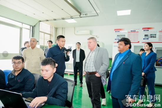 1740977328153924.jpg 4.jpg