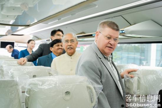 1740977339400896.jpg 5.jpg