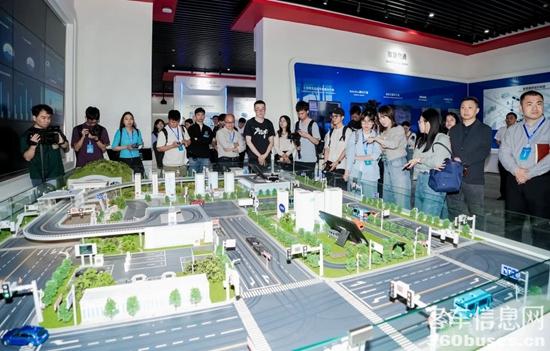 1744949609119235.jpg 2.jpg