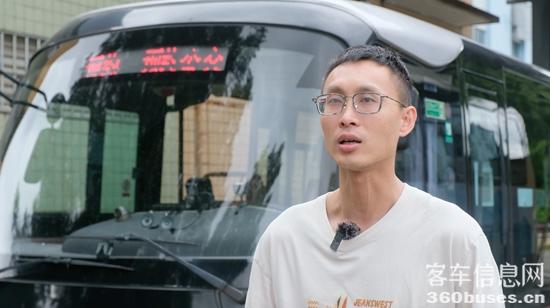 1752456575131972.jpg 4 江門市公共汽車有限公司業(yè)務經(jīng)理吳經(jīng)理.jpg