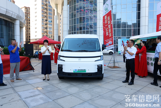 1756189299812757.png 2 金旅新款新能源物流車E80現(xiàn)場發(fā)布.png